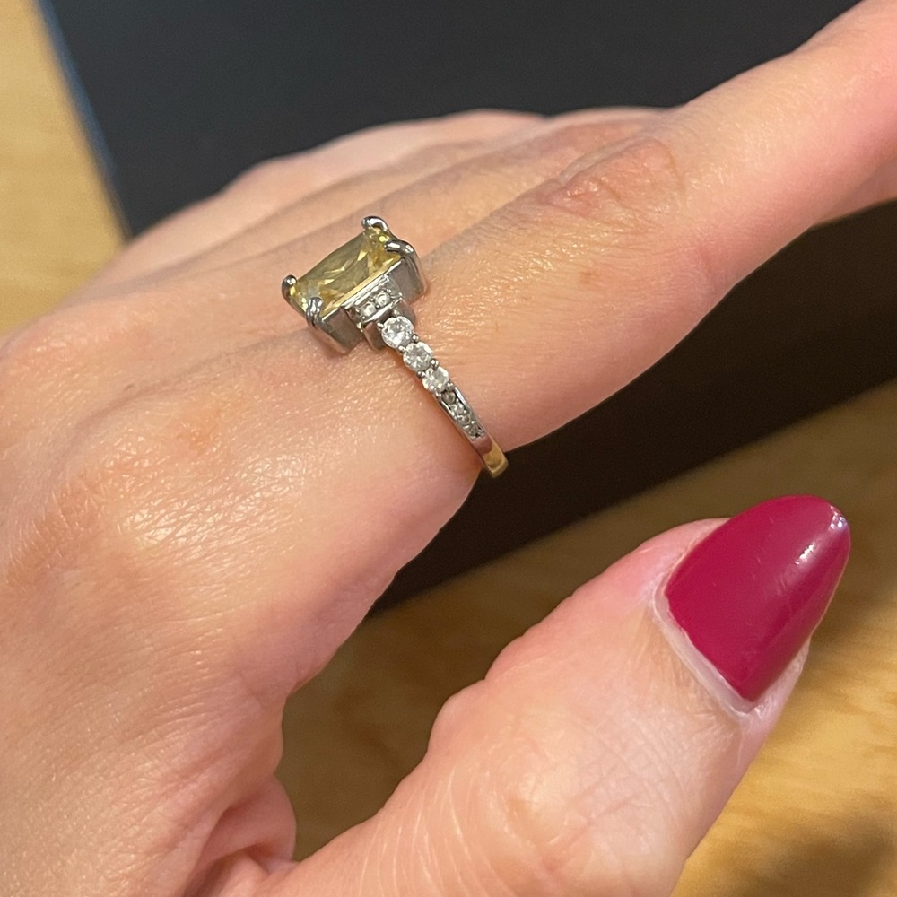 925 Sterling Silver Cubic Zirconia and Citrine Ring - Picture 5 of 5